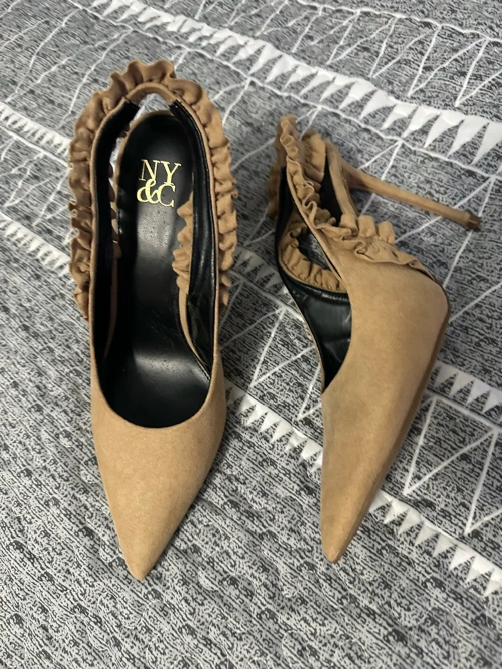 NY&C Ruffle Slingback Heels Nude Suede Pointed Toe Stiletto Size 8 Coquette